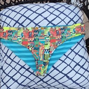 Maaji Reversible bottoms perfect condition !!